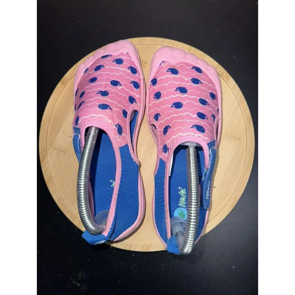 Newtz Girls' Youth Water Shoes Size 4-5‎ Girls Whale Pink/blue EUC